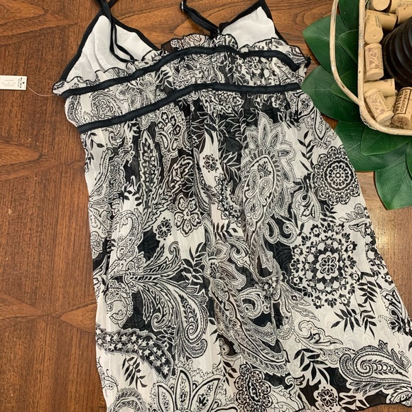 Lingerie - Picture 2 of 2